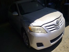 2010 TOYOTA CAMRY, SILVER, LE, 2.5L, AT,    Z25135